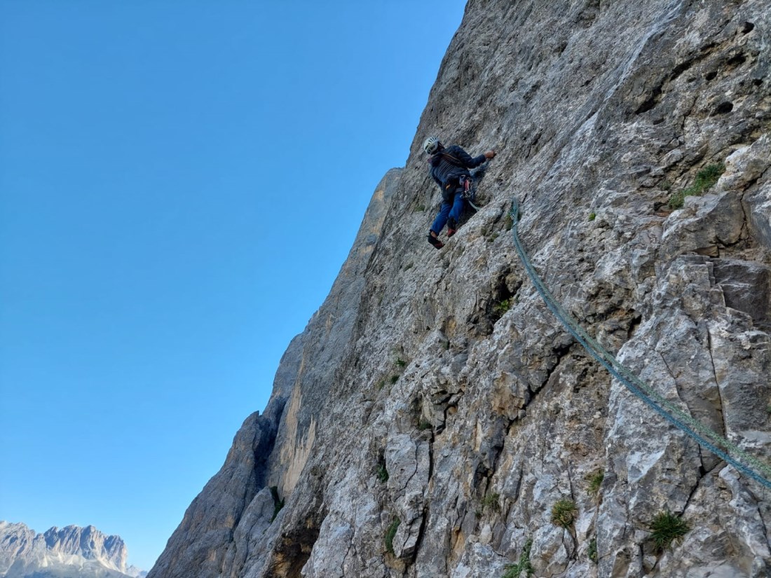 Vallaccia/Piramide Armani - Via Saturno - Silvia Loreggian in arrampicata