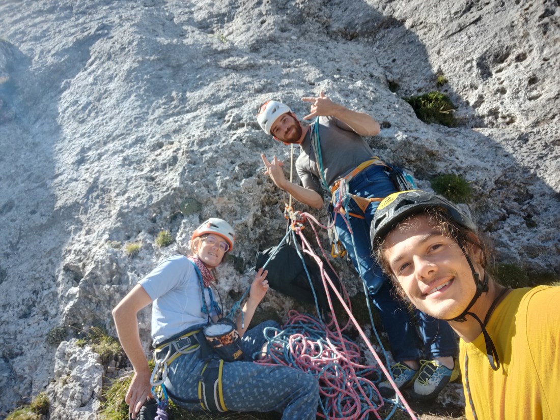 Camilla Reggio, Marco Cocito e Dario Eynard durante la salita della via Saturno
