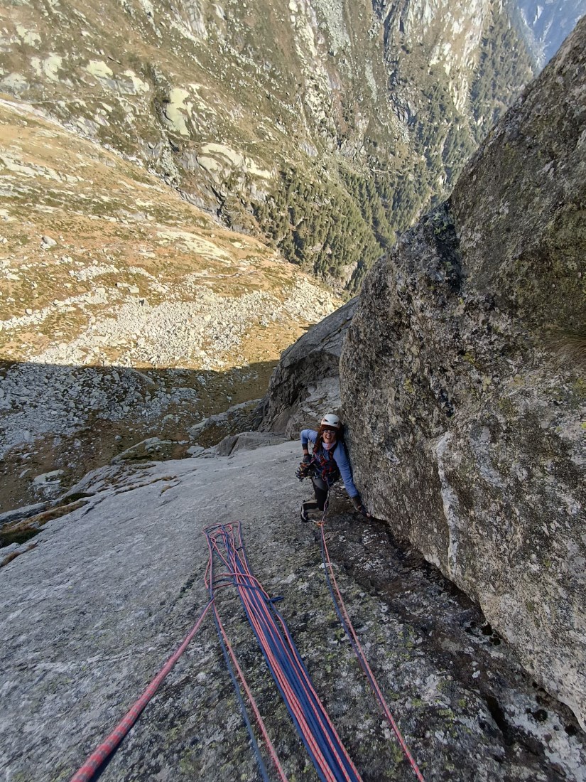 Costiera dell'Averta - Via Soli di Ghiaccio - Camilla Reggio in arrampicata
